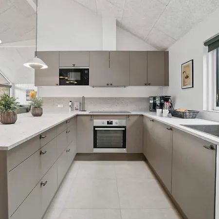 5 Star In Aakirkeby, Cleaning Included Vester Somarken