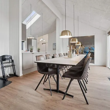 Prázdninový dům 5 Star In Aakirkeby, Cleaning Included