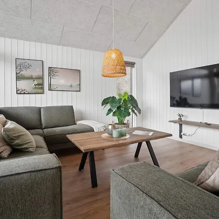 Prázdninový dům 5 Star In Aakirkeby, Cleaning Included Vester Somarken