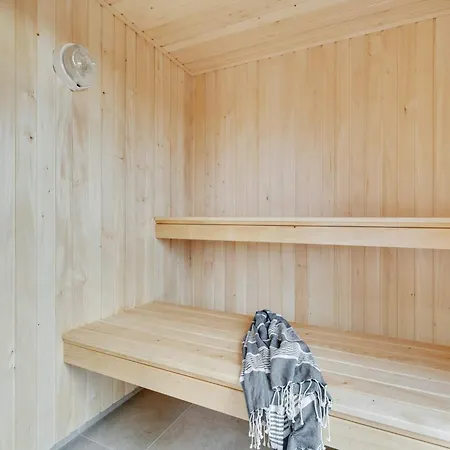 5 Star In Aakirkeby, Cleaning Included Prázdninový dům