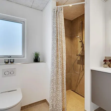 Prázdninový dům 5 Star In Aakirkeby, Cleaning Included Vester Somarken
