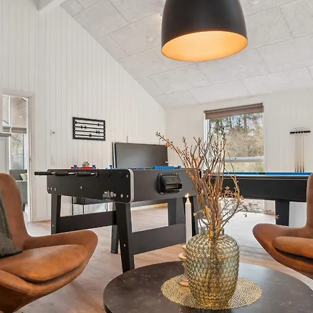 5 Star In Aakirkeby, Cleaning Included Vester Somarken