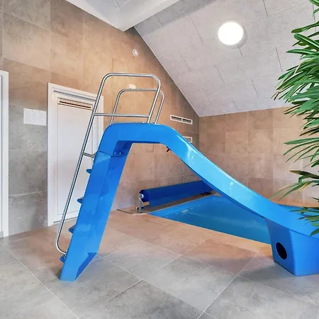 Prázdninový dům 5 Star In Aakirkeby, Cleaning Included